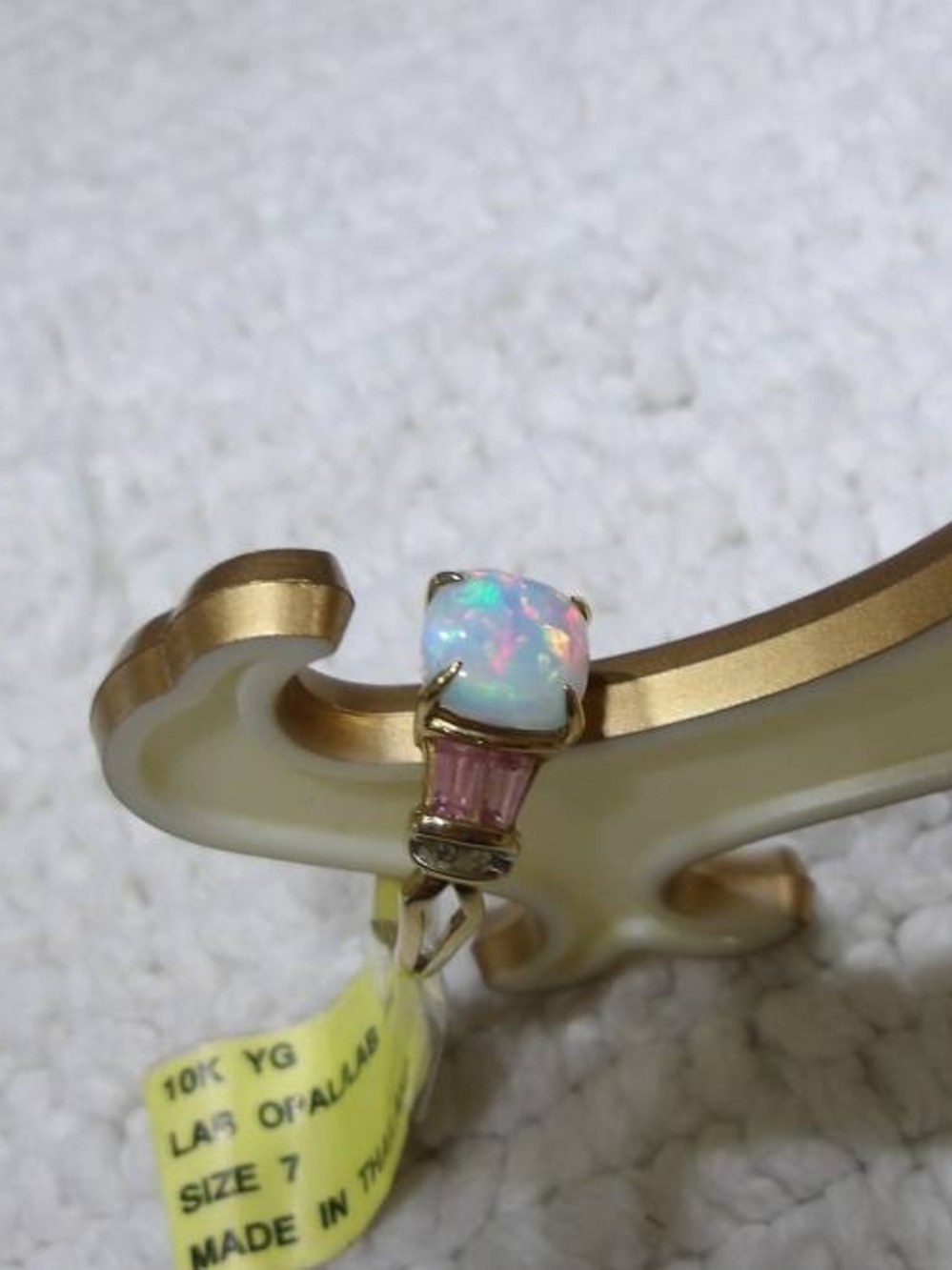 10K Gold Ring with Iridescent Opal Showing Red and Green Flashes - Picture 3 of 7